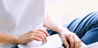 Navigating Accelerated Online Graduate Programs While Working Full-Time